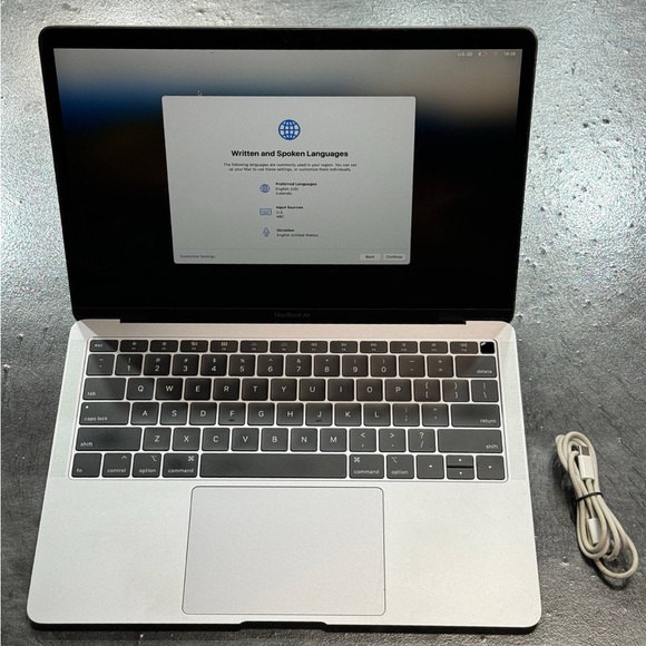 2019 Apple MacBook Air Space Gray 13.3 i5 1.6GHz 8GB RAM 128GB SSD 